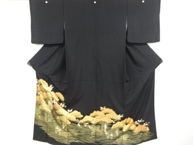 Exquisite Black Silk Tomesode Kimono with Subtle Lining Patterns