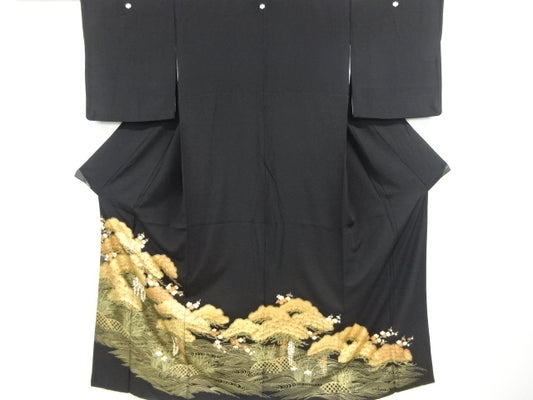 Exquisite Black Silk Tomesode Kimono with Subtle Lining Patterns